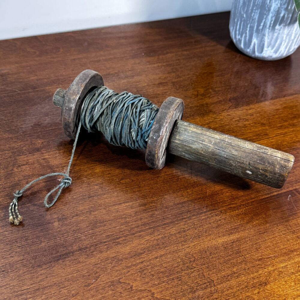 Antique Primitive Wooden Rope Winder Clothesline Reel Hand Tool With Cord
